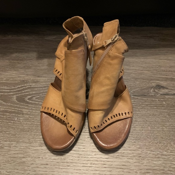 Miz Mooz Shoes - Miz Mooz Moonlight Butter Soft Leather Heel.